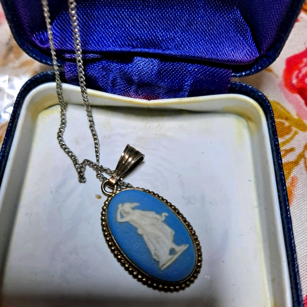 WEDGEWOOD BLUE NECKLACE STERLING MADE IN ENGLAND